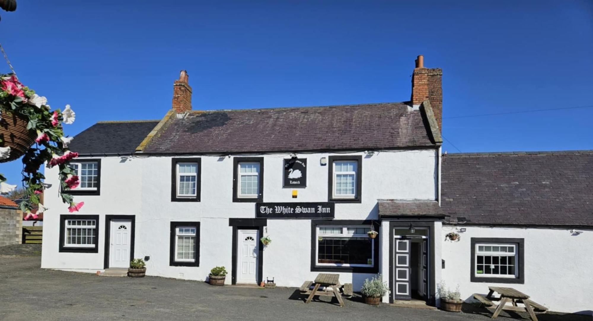 The White Swan Inn Lowick  Bagian luar foto