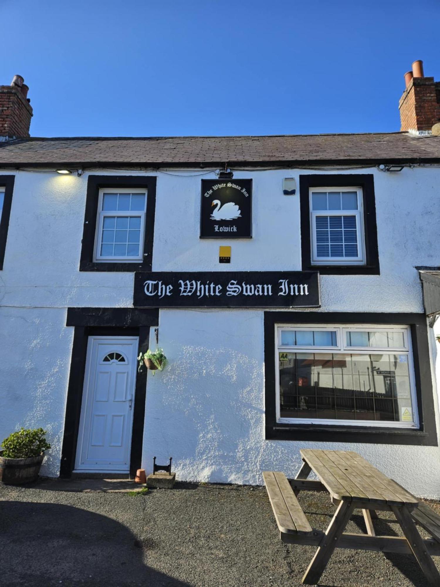 The White Swan Inn Lowick  Bagian luar foto