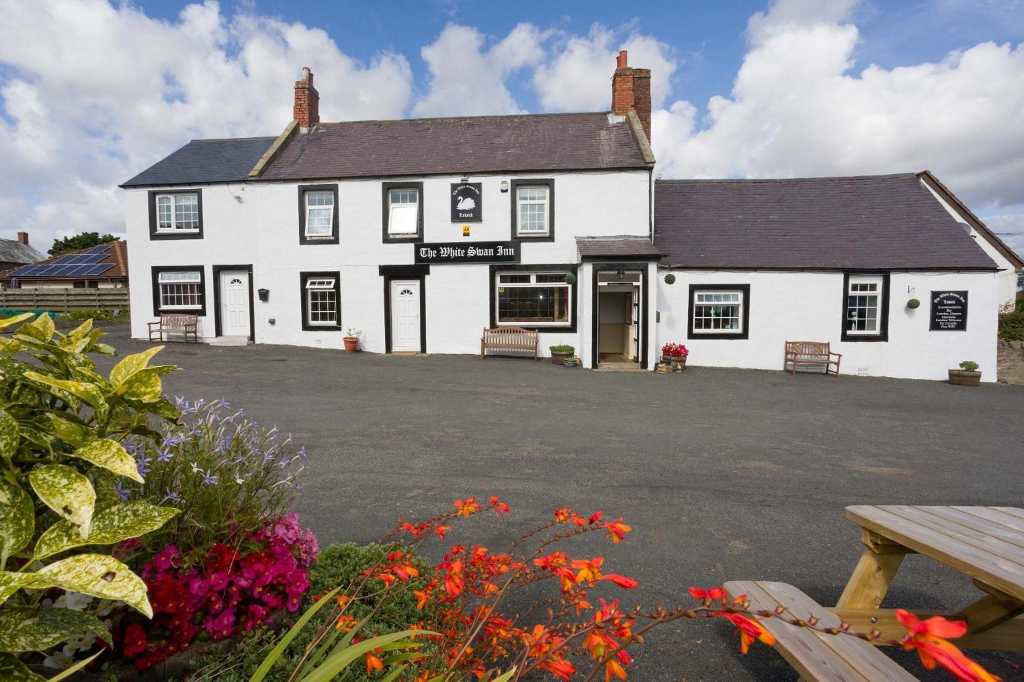 The White Swan Inn Lowick  Bagian luar foto