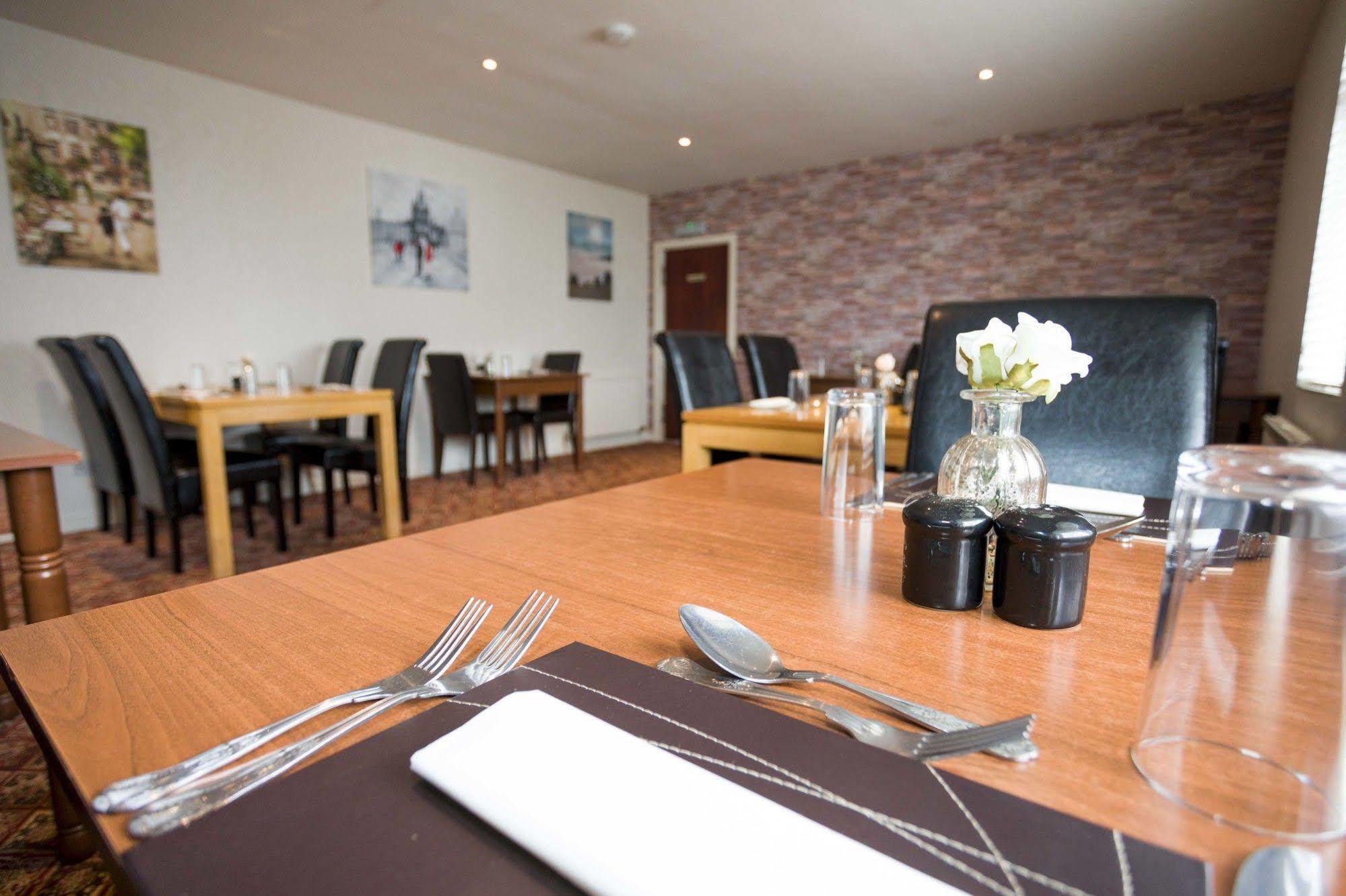 The White Swan Inn Lowick  Bagian luar foto